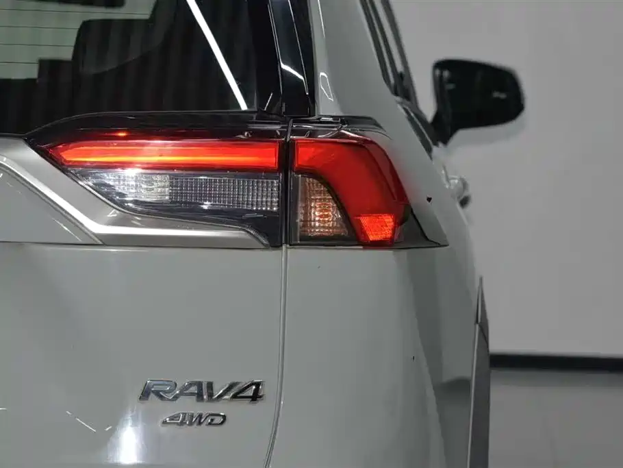 Toyota RAV4 Rongfang 2020 2.0L CVT 4WD Premium Edition фото 24