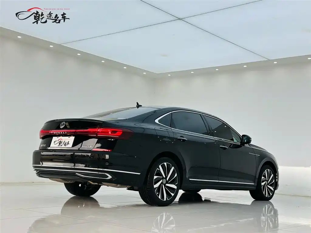 Volkswagen Passat 2023 Facelift 380TSI Luxury Edition фото 7