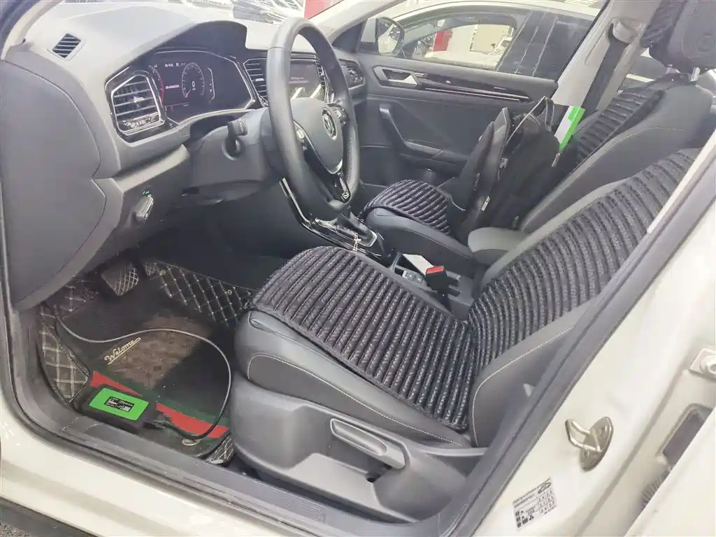 VOLKSWAGEN T-ROC EXPLORING SONGS