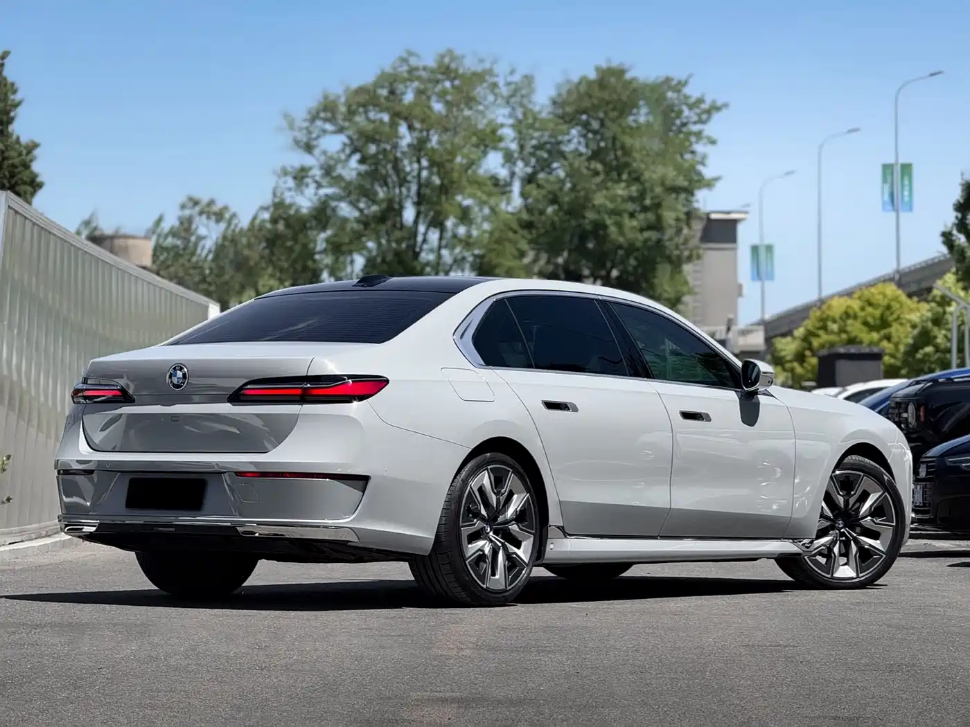 BMW 7 Series 2023 Model 735Li Luxury Package фото 18