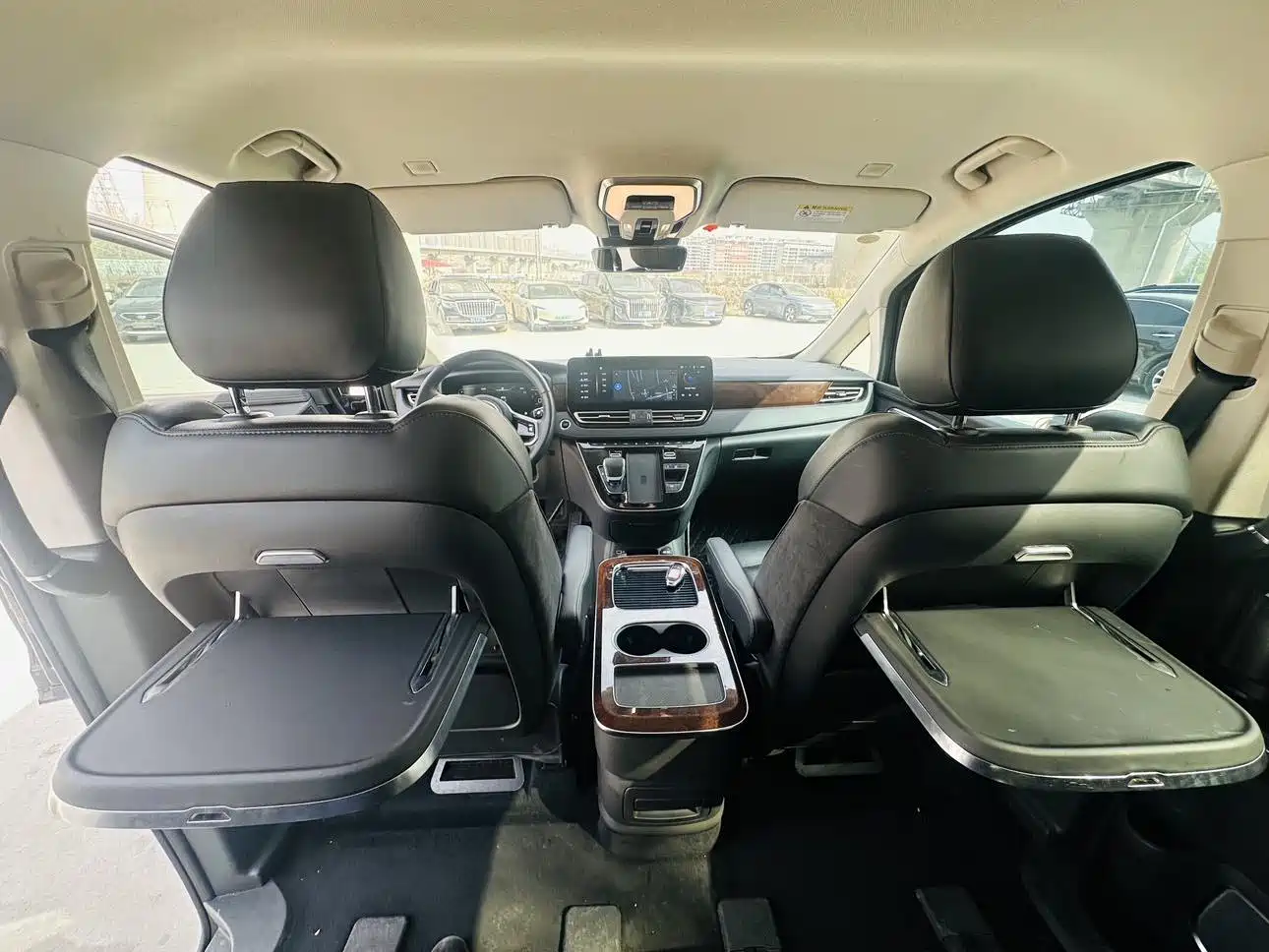 Hongqi HQ9 2023 2.0T Smart Connect Flag Enjoy Edition фото 5