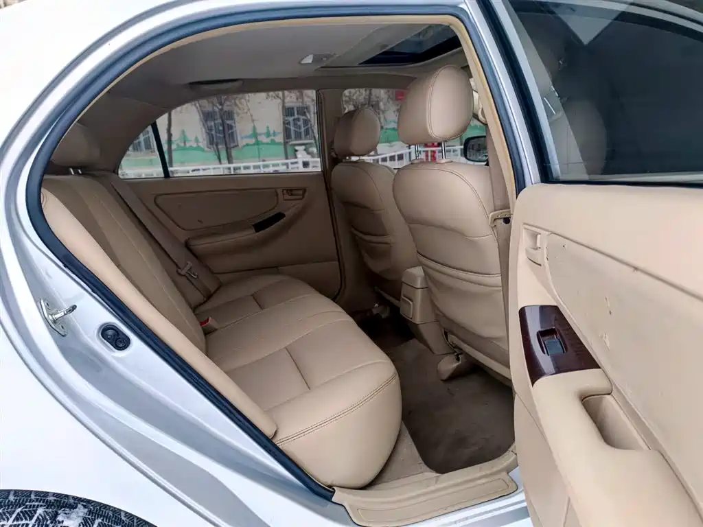 Toyota Corolla 2013 1.6L Automatic Luxury фото 11