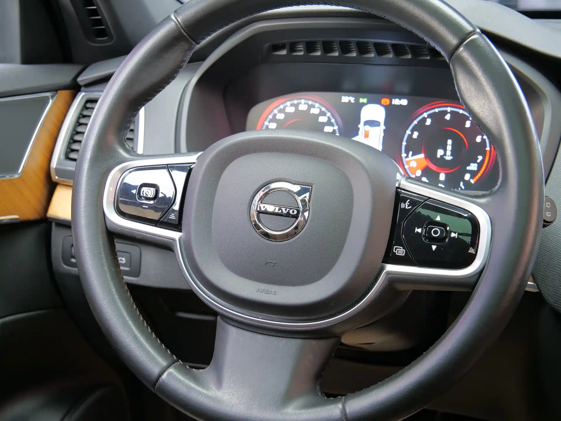 صورة 14 - Volvo XC90