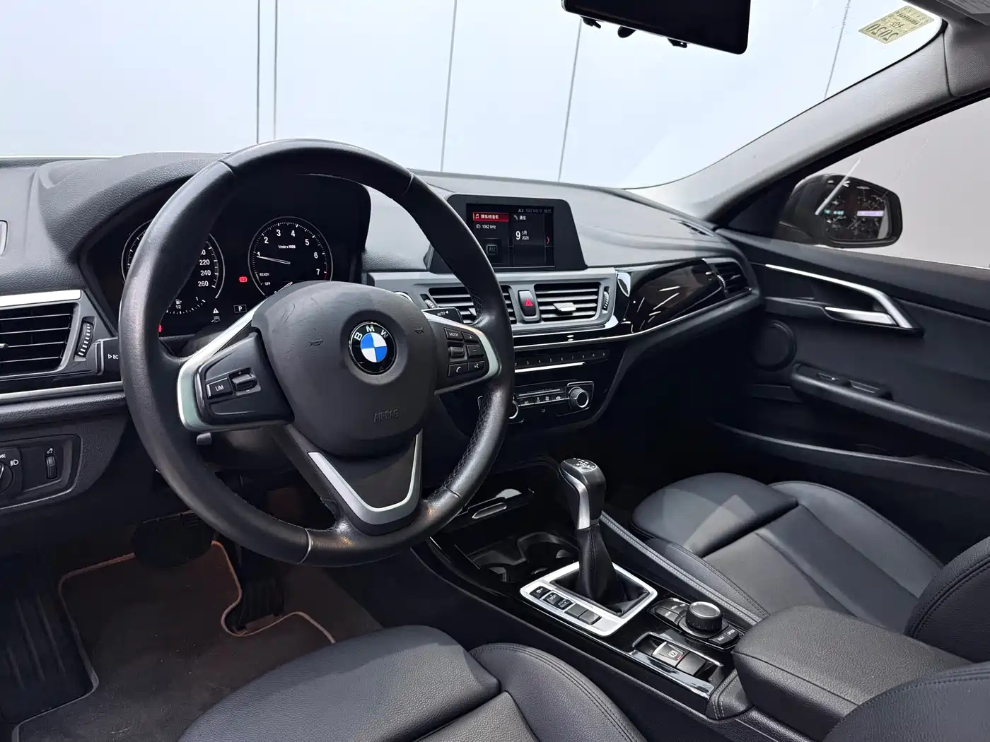 BMW 1 Series 2018 118i Sport Edition фото 8