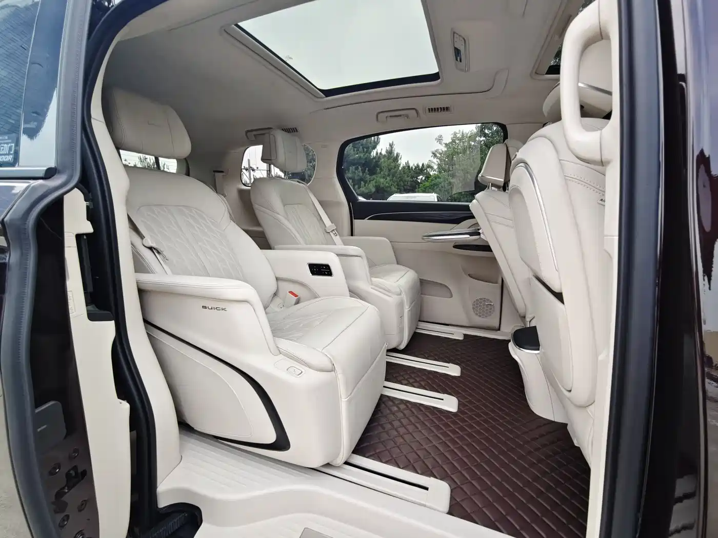 Buick GL8 2022 Avenir 7-Seater Hospitality Edition фото 20