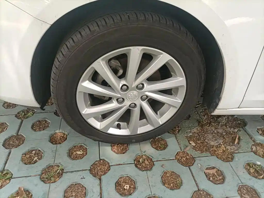 Photo 23 - Buick Verano