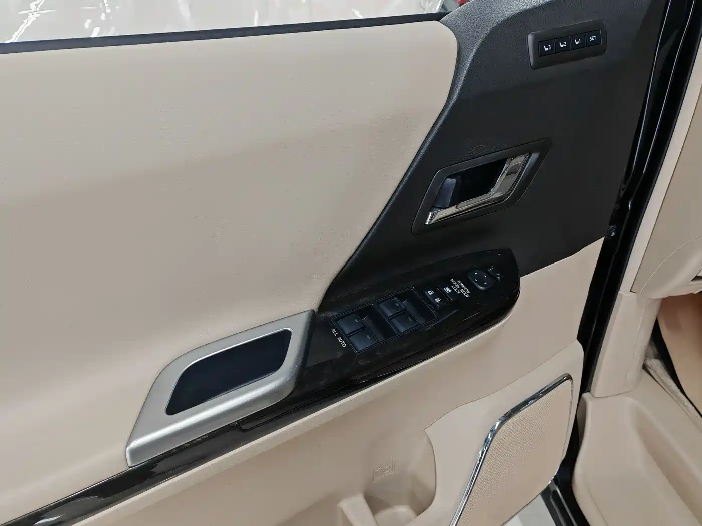 Toyota Alphard 2012 3.5L Luxury Edition фото 9