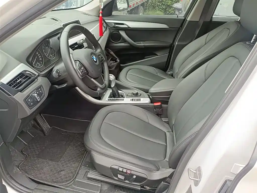 BMW X1 2018 sDrive20Li Leading Model фото 15