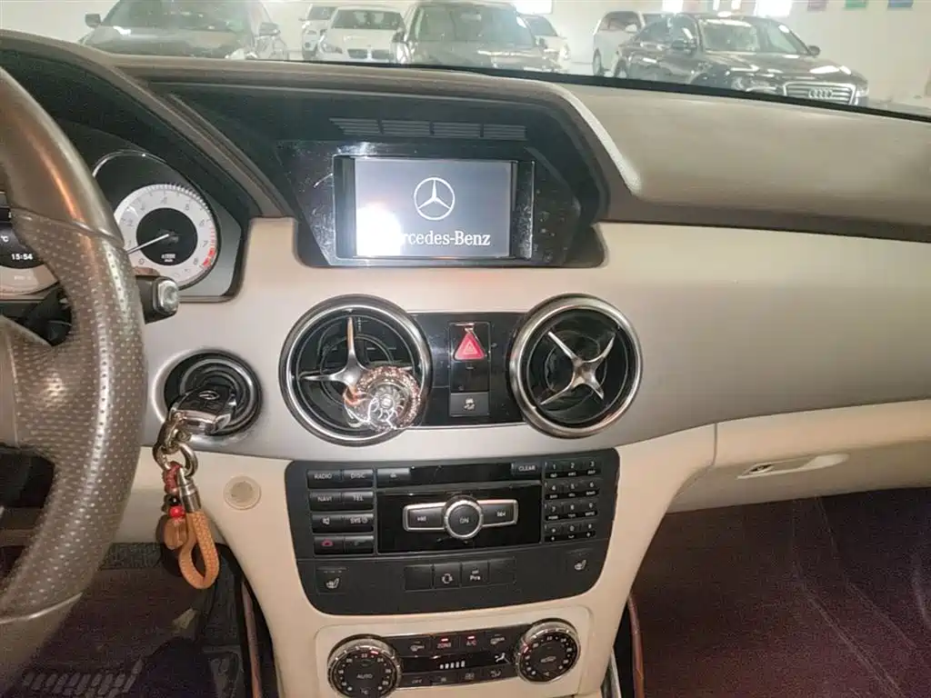 Mercedes-Benz GLK-Class 2013 Facelift GLK 300 4MATIC Fashion фото 13