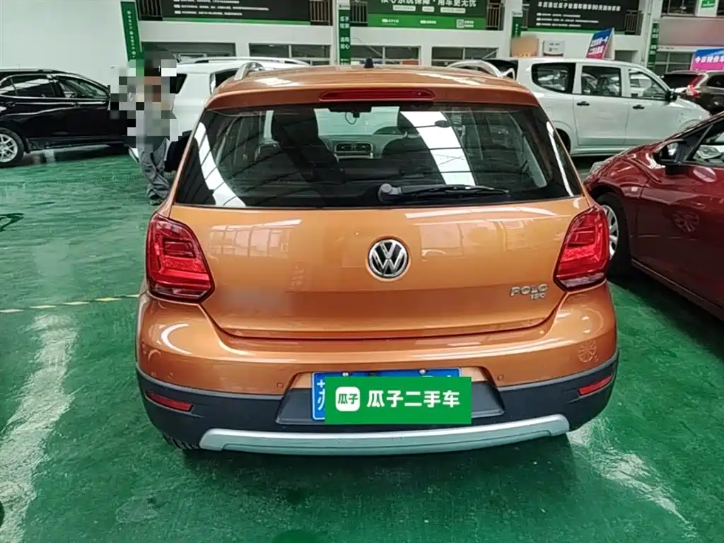 Volkswagen Polo 2016 1.6L Cross Polo Automatic фото 6