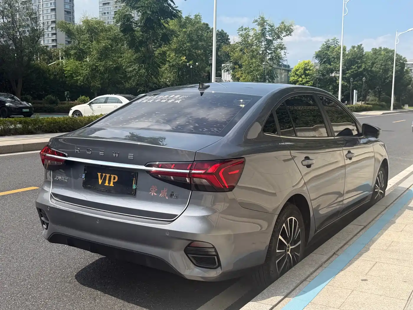 Фото 5 - Roewe i5