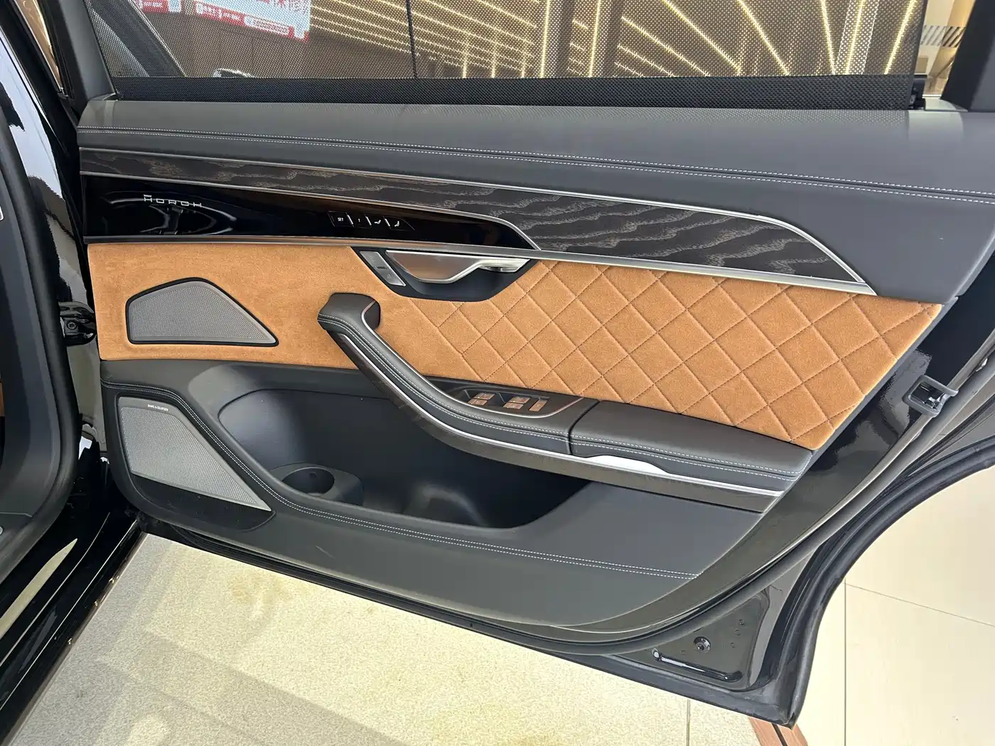 Audi A8 2022 A8L Horch Founder's Edition Legendary фото 21
