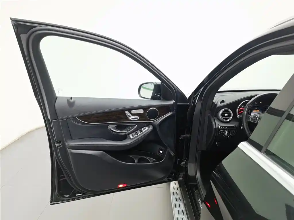 Mercedes-Benz GLC 2016 GLC 260 4MATIC Luxury фото 8