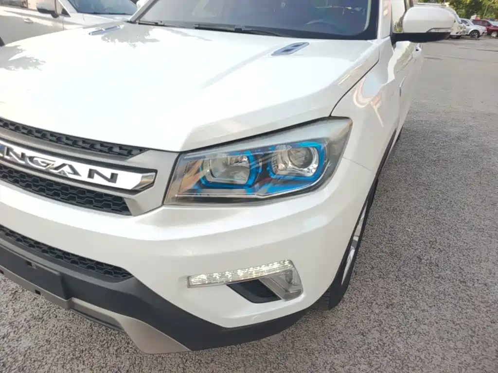 Фото 24 - Changan CS75