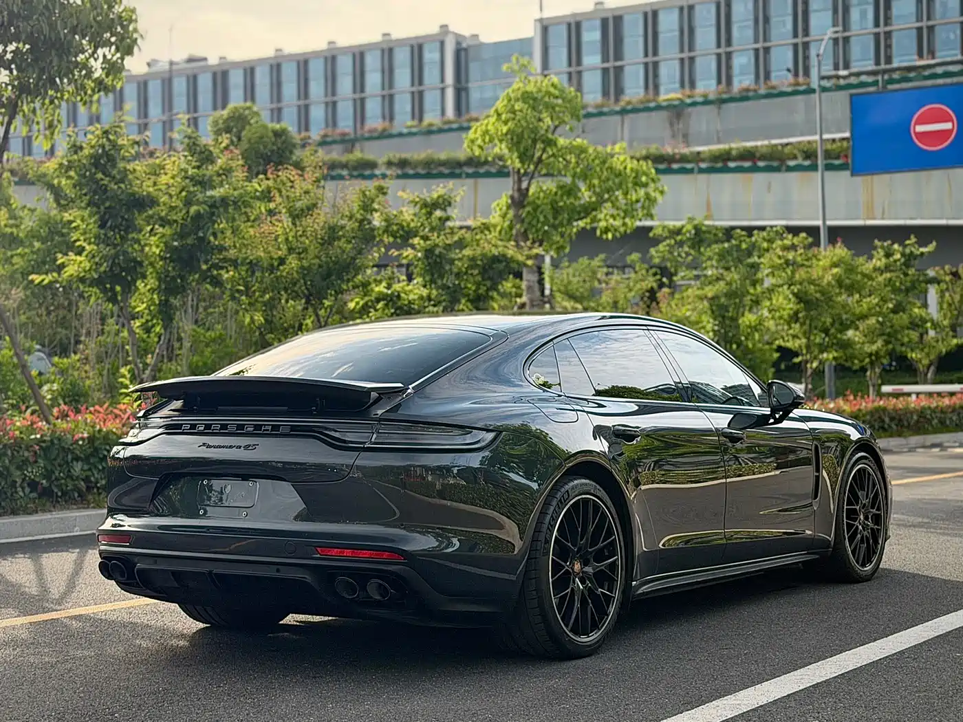 Porsche Panamera 2023 Panamera 4 Executive Long Wheelbase Platinum Edition 2.9T фото 6
