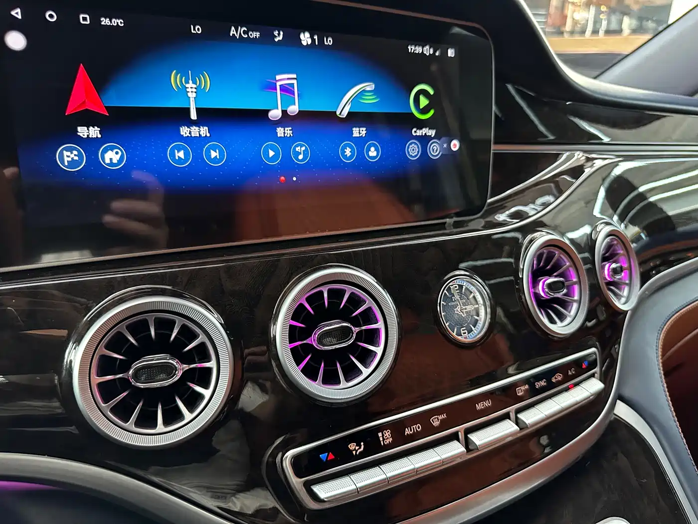 Mercedes-Benz Vito 2023 2.0T Business 7-Seater фото 11
