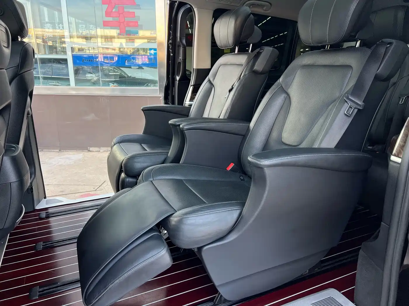 Фото 10 - Mercedes-Benz V-Class