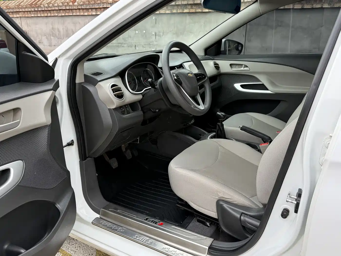Chevrolet Sail 2016 Sail 3 1.3L Manual Comfort Sunroof Edition фото 9