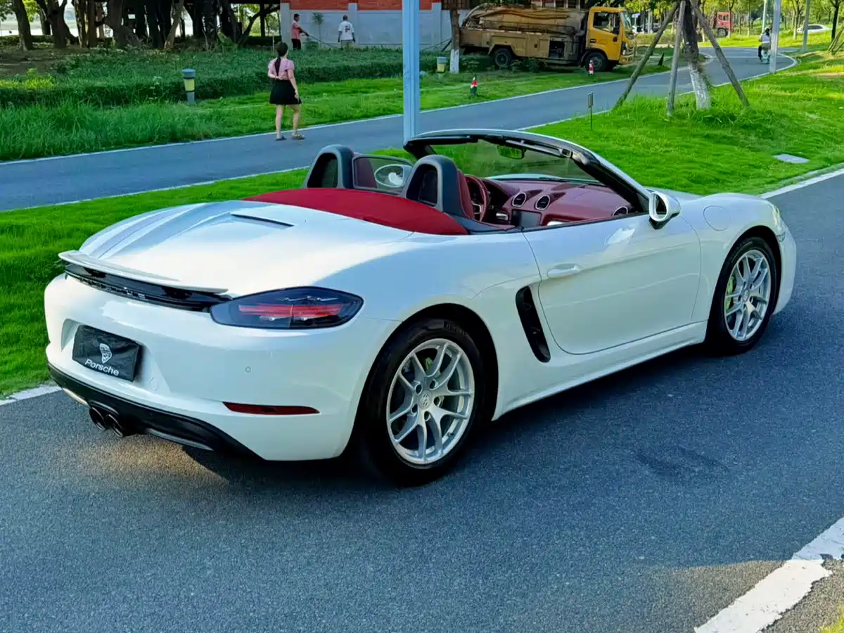 Photo 15 - Porsche 718