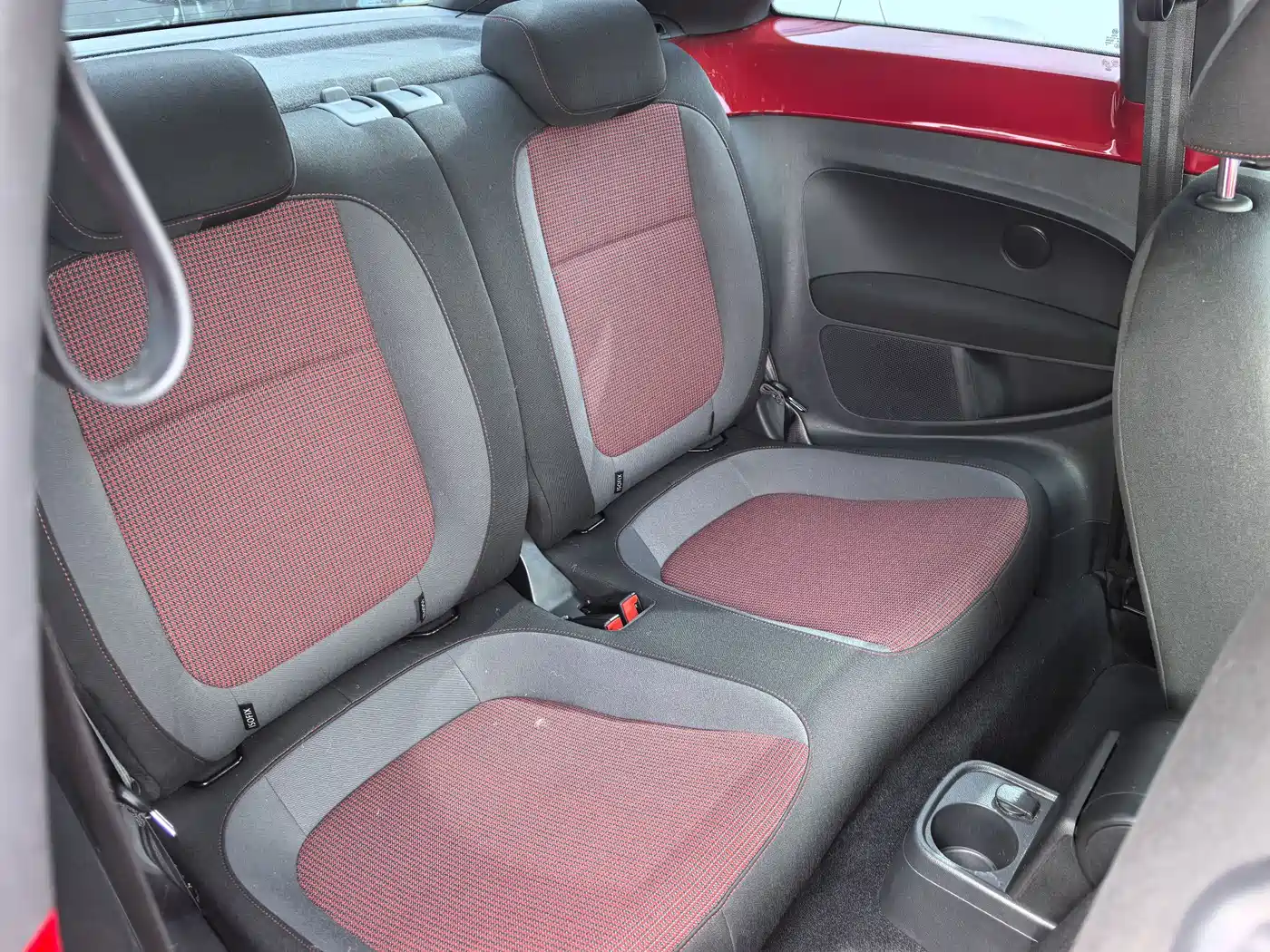 Volkswagen Beetle 2016 Model 180TSI Club Edition фото 6