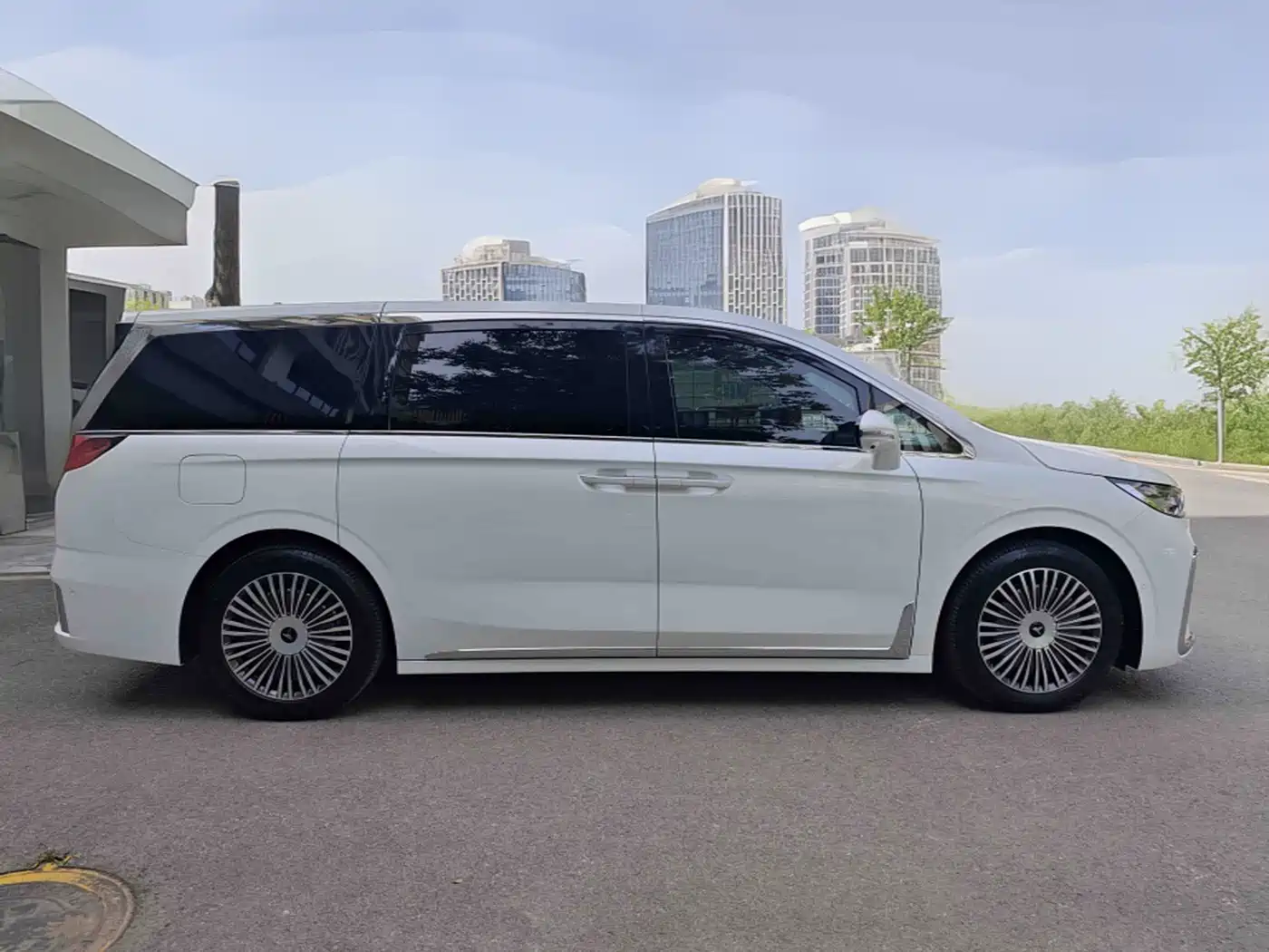 Voyah Auto Voyah Dreamer 2025 PHEV 4WD Kunpeng Premium Edition фото 16