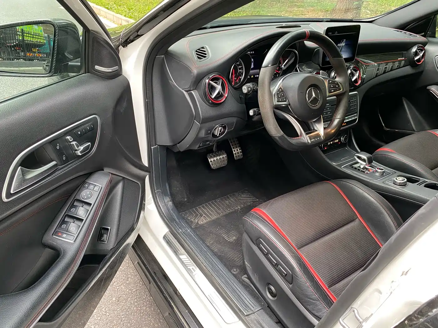 Mercedes-Benz GLA AMG 2017 AMG GLA 45 4MATIC фото 4