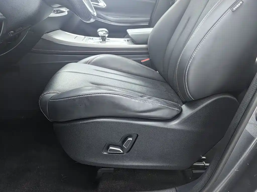 Changan Oshan X7 2020 2020 1.5T Facial Recognition Full Auto Parking Space Leisure Edition