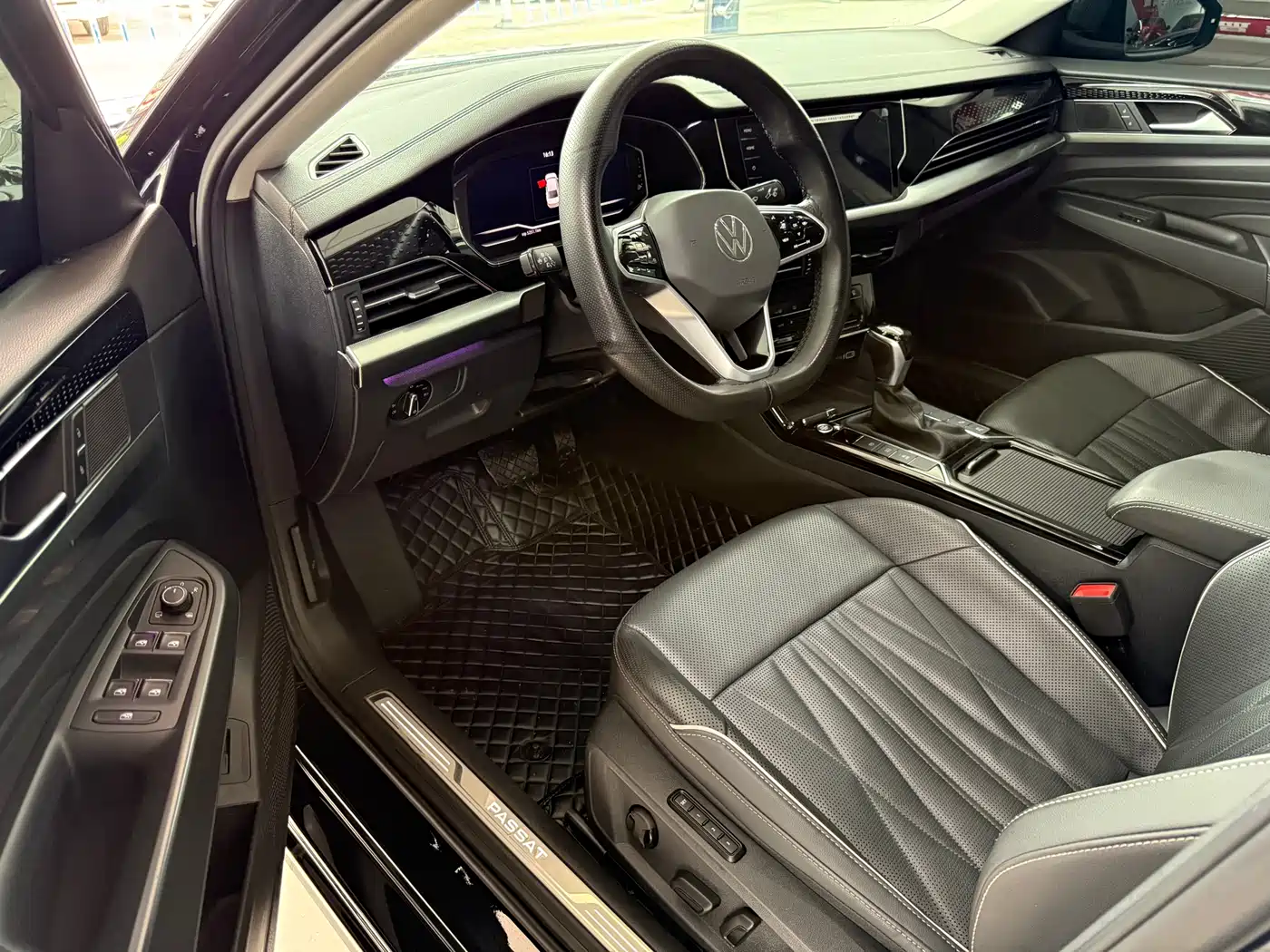Volkswagen Passat 2023 330TSI Starlight Luxury Edition фото 4