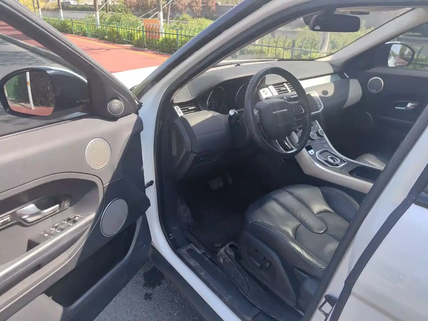 Land Rover Range Rover Evoque 2015 2.0T 5-Door Fashion Edition фото 8