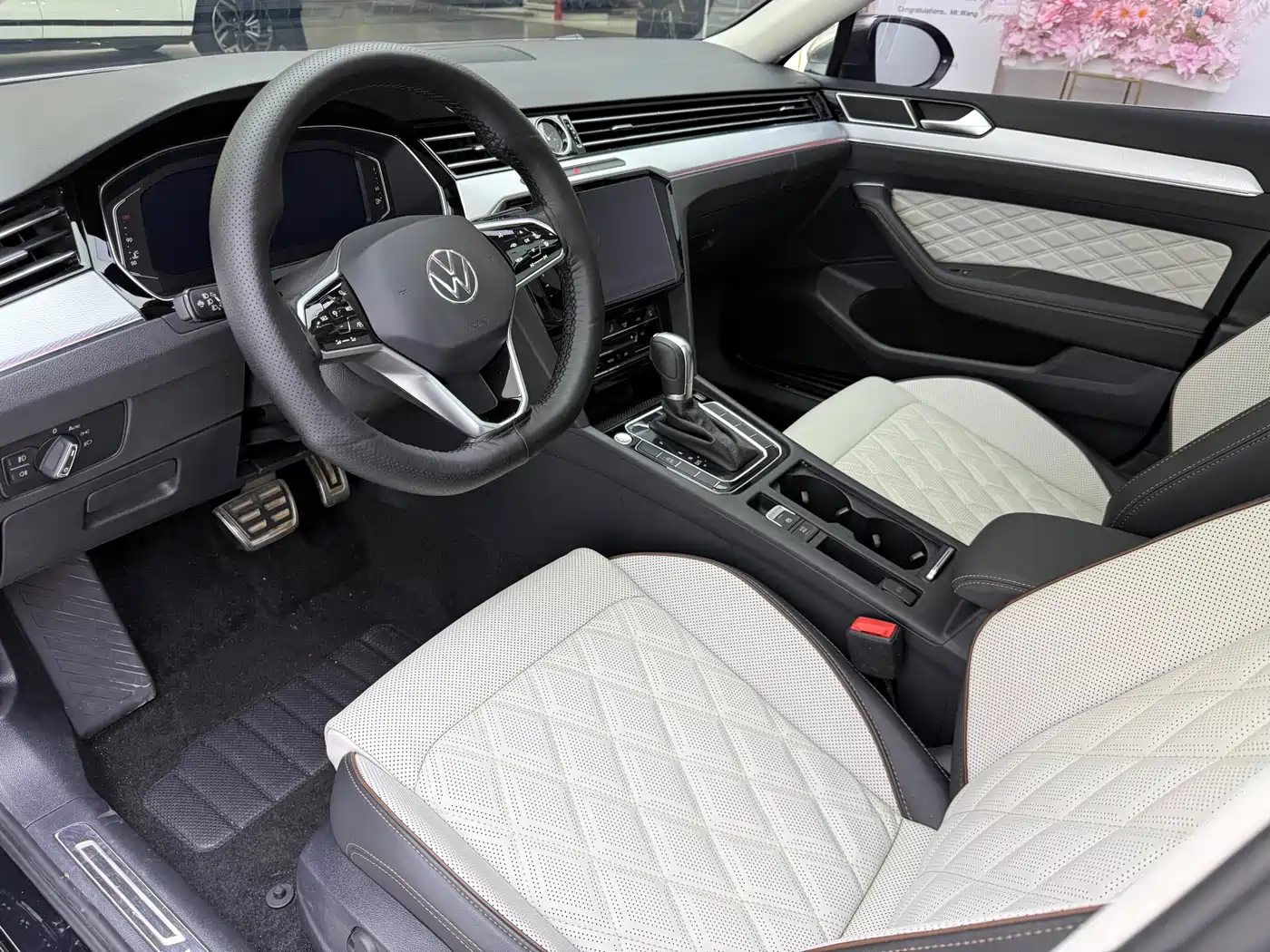 Volkswagen Magotan 2023 Model 2 Million Commemorative Edition 330TSI DSG Luxury фото 14