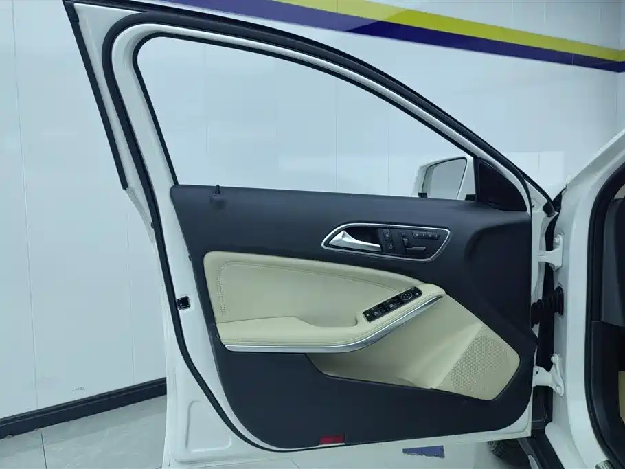Mercedes-Benz GLA 2016 GLA 220 4MATIC Fashion фото 7