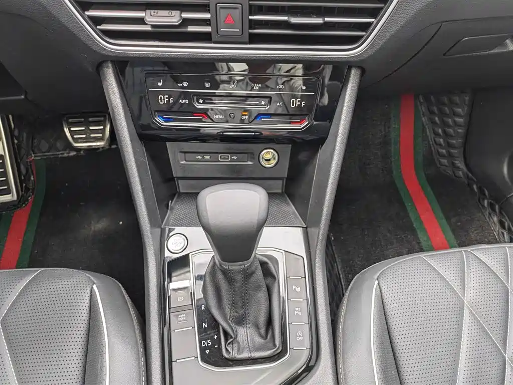 Volkswagen Tiguan L 2024 330TSI Automatic 2WD R-Line Premium Enjoyment Edition фото 21