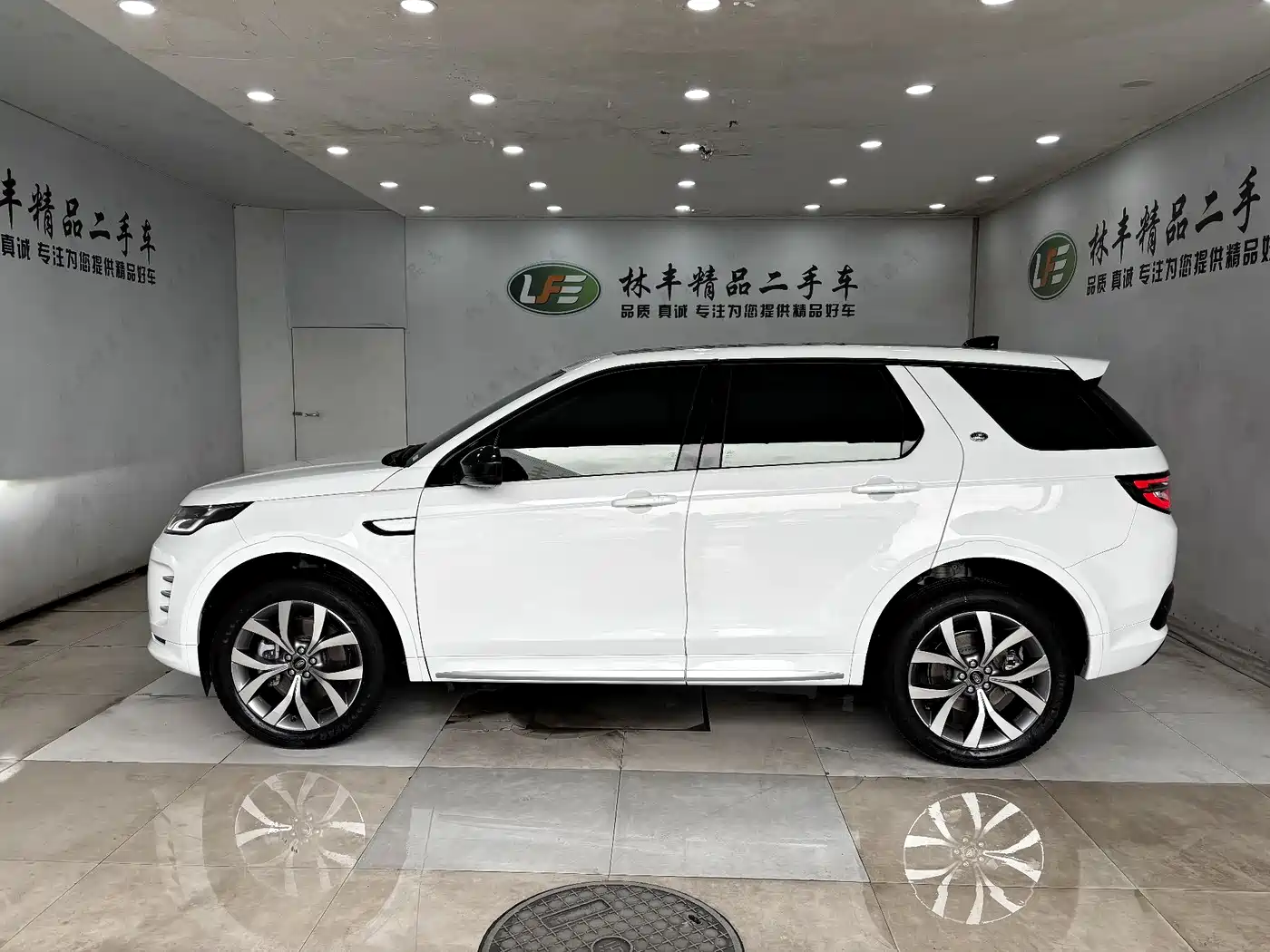 Land Rover Discovery Sport 2025 249PS Performance Tech Edition фото 4