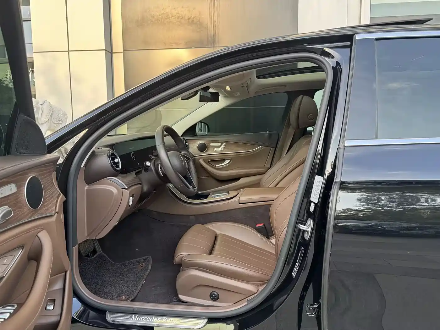 Mercedes-Benz E-Class 2022 E 300 L Fashion фото 6