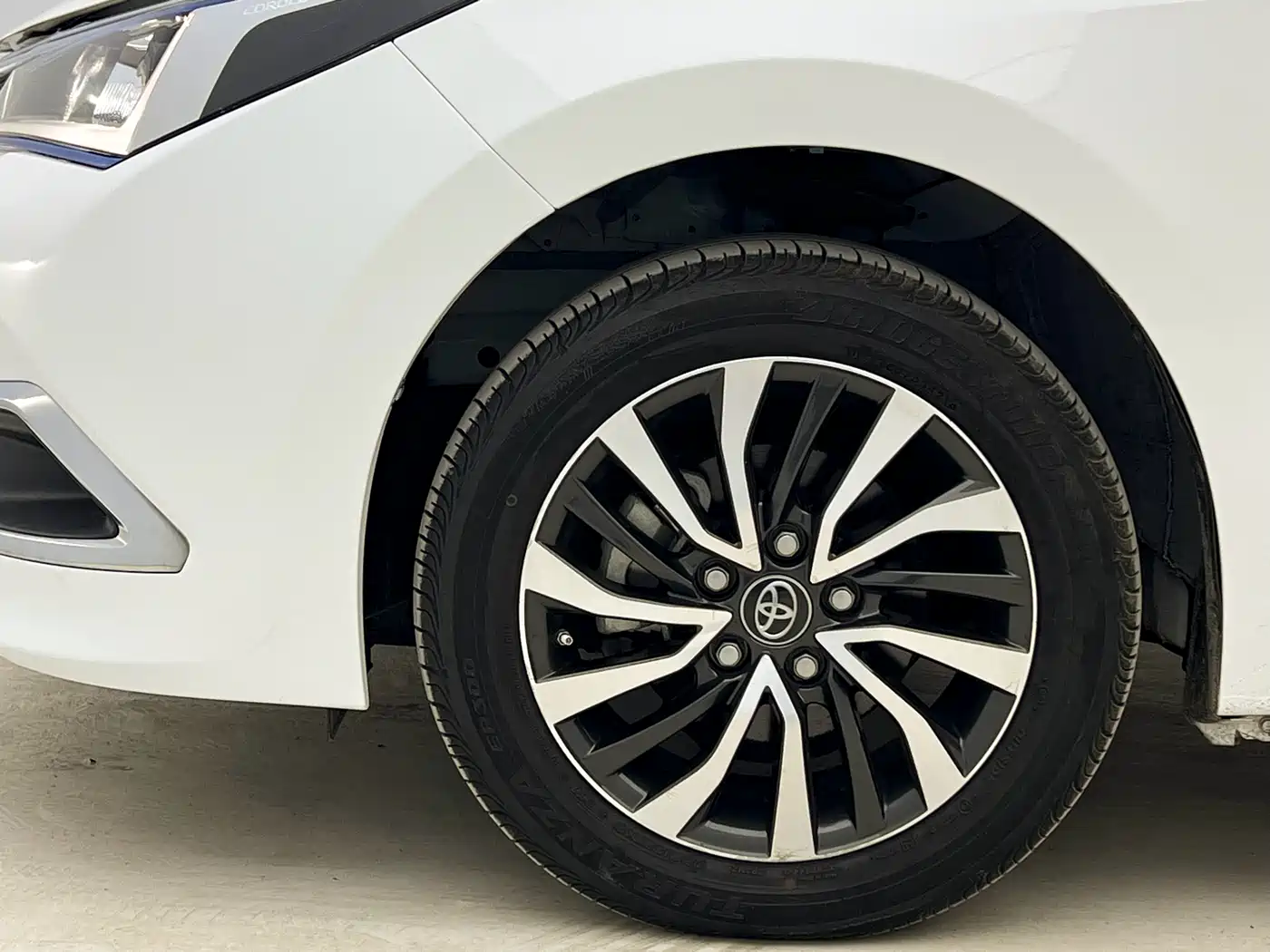 Toyota Corolla 2018 Hybrid 1.8L E-CVT Smart Edition фото 17
