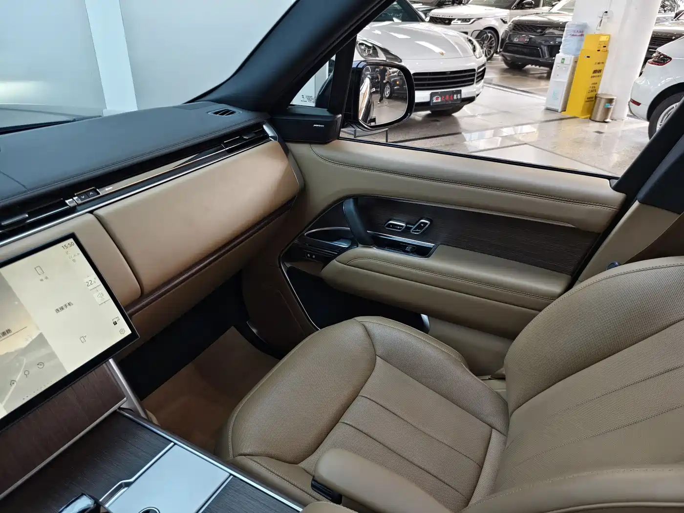 Land Rover Range Rover 2025 3.0 L6 400PS Flourishing Era Extended Wheelbase 7-Seater фото 16