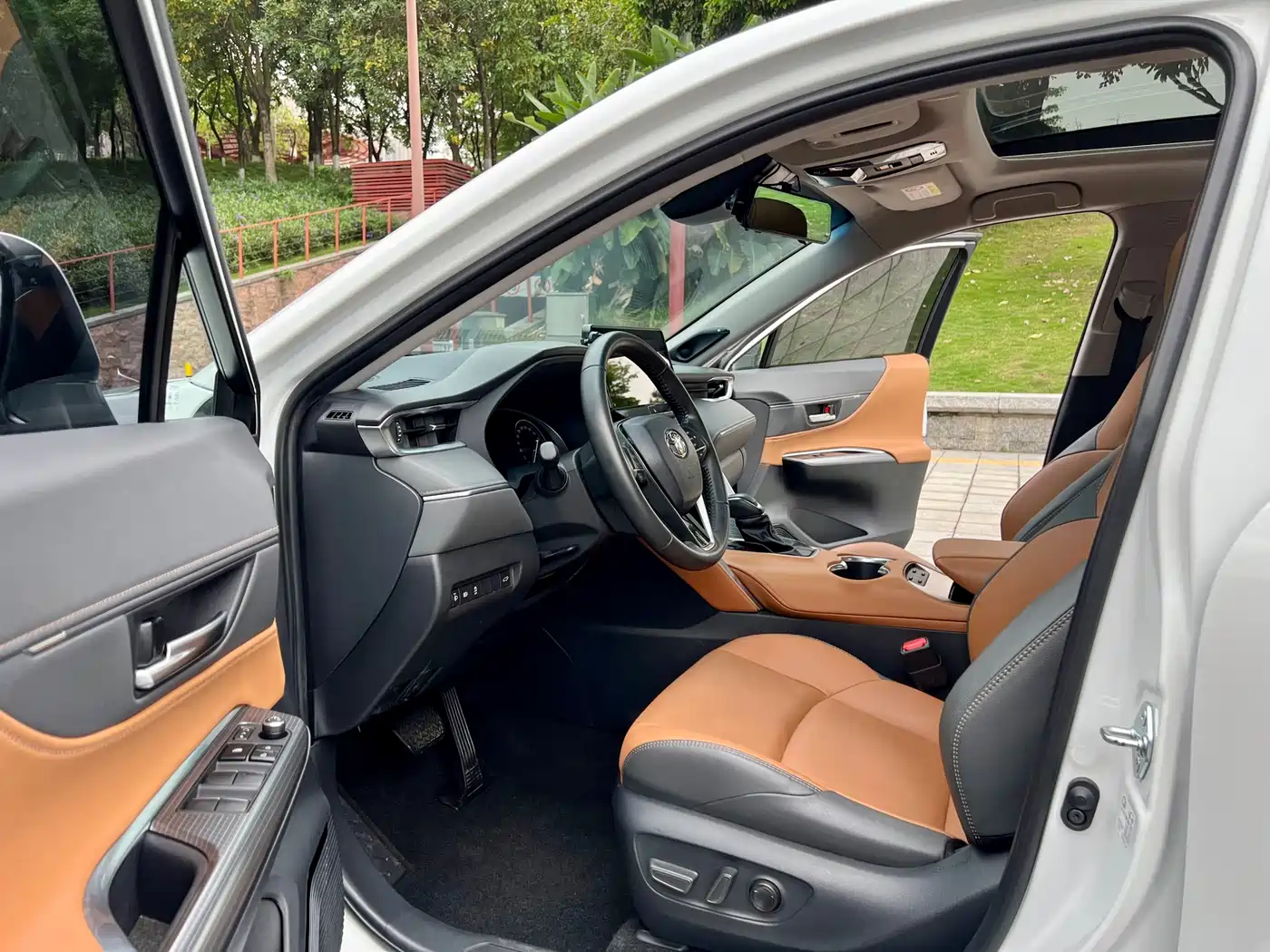 Toyota Venza 2022 2.0L CVT 2WD Premium фото 7