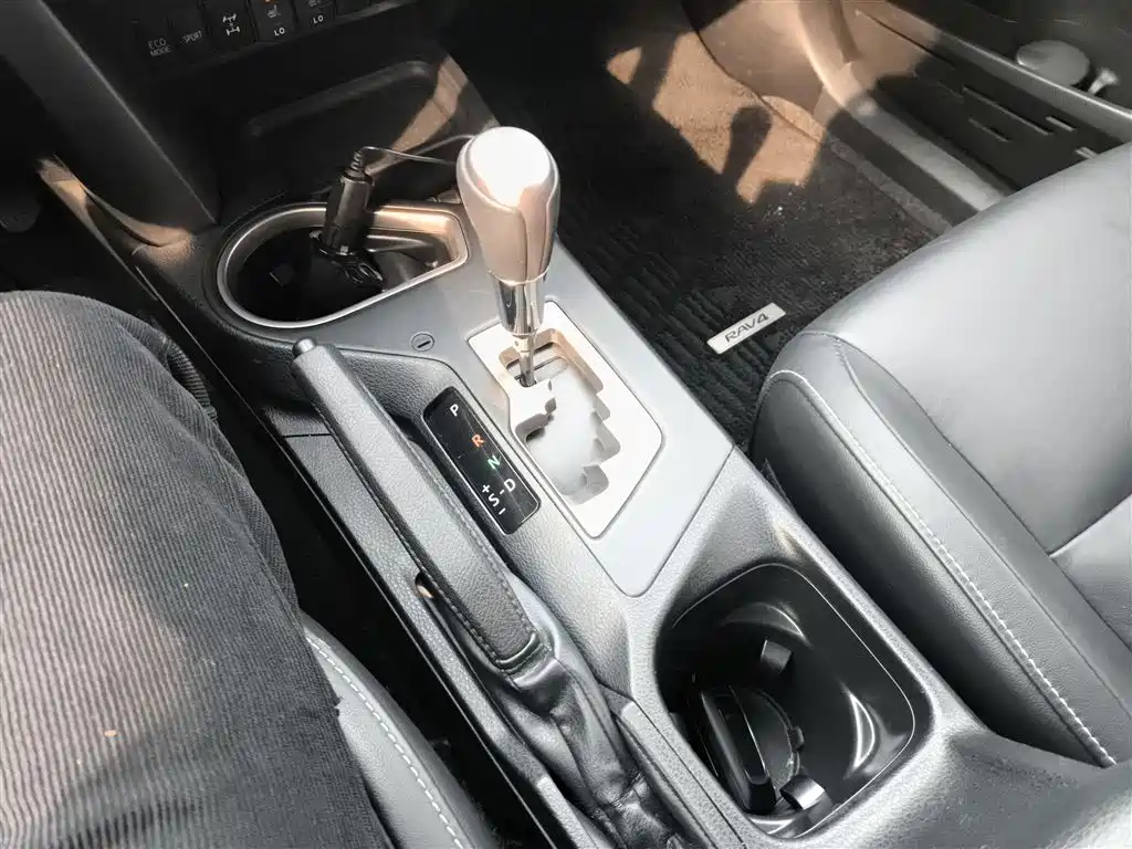 Toyota RAV4 Rongfang 2018 2.5L Automatic 4WD Elite i Edition фото 14