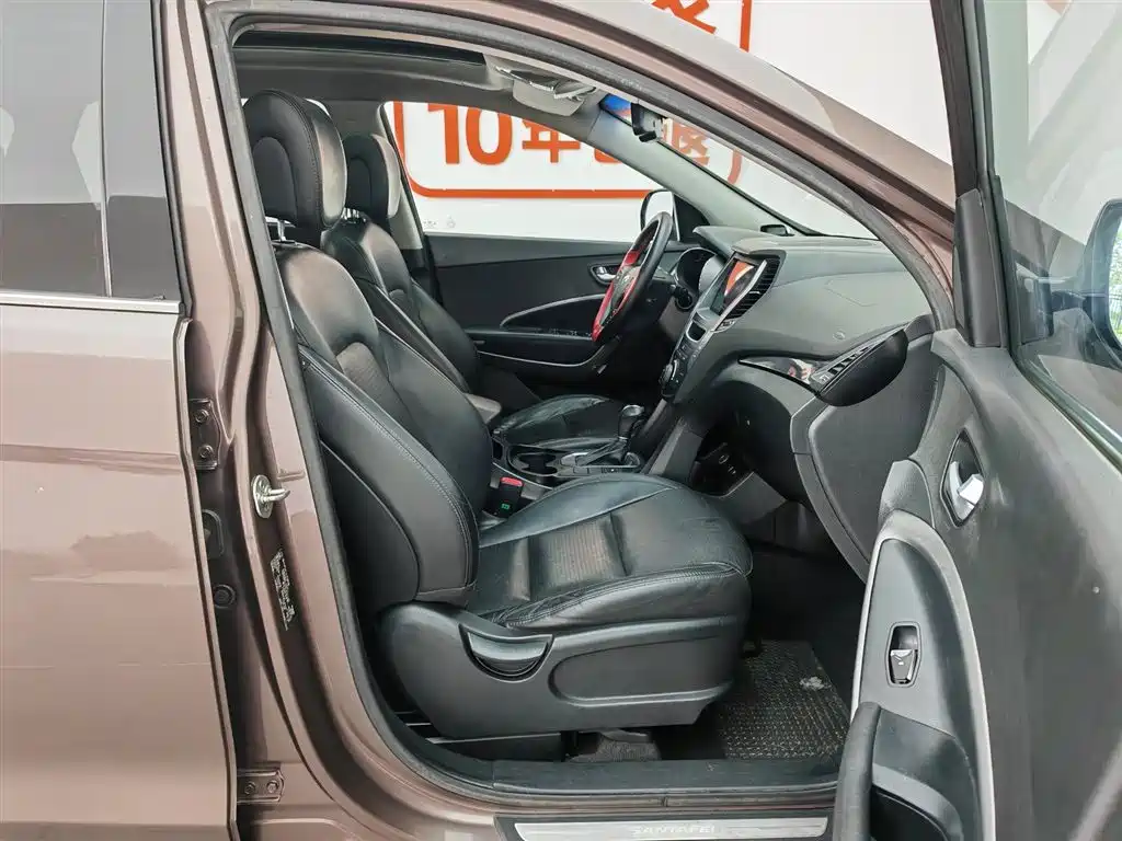 Hyundai Grand Santa Fe 2013 3.0L 7-Seater 4WD Comfort Edition фото 23