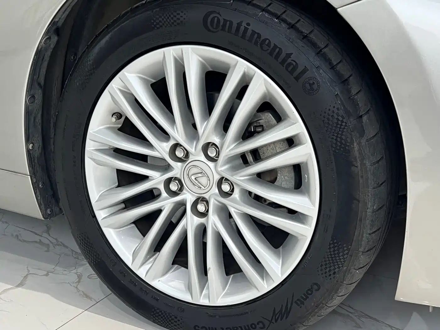 Lexus ES 2015 200 Elite Edition фото 23