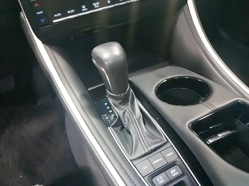 Toyota Avalon 2022 Hybrid 2.5L Luxury Edition фото 14