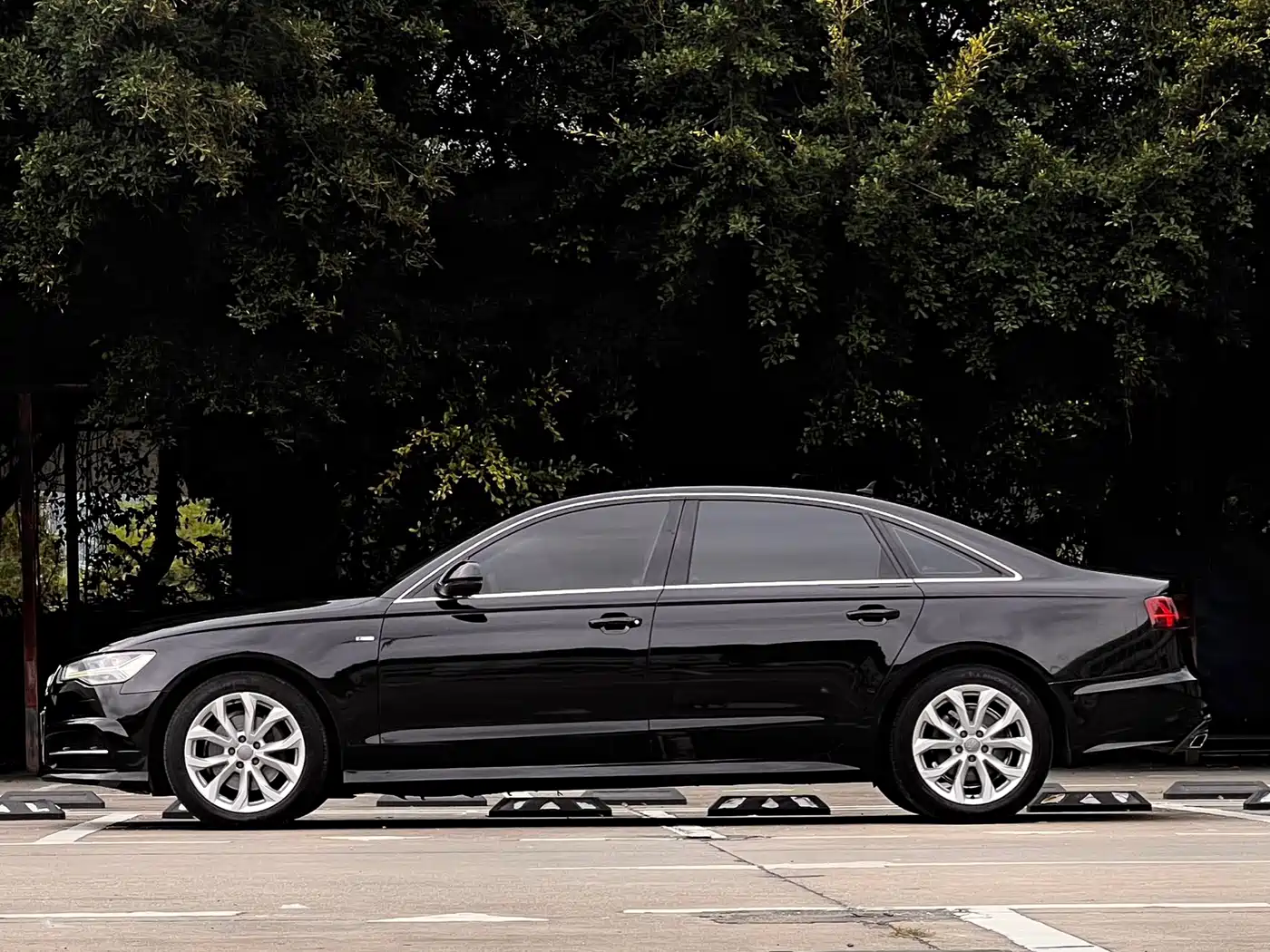 Audi A6L 2018 30th Anniversary 35 TFSI Fashion фото 7