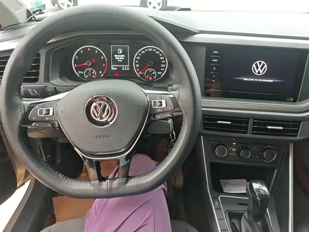 Volkswagen Polo 2019 Plus 1.5L Automatic Panorama Enjoyment Edition фото 10
