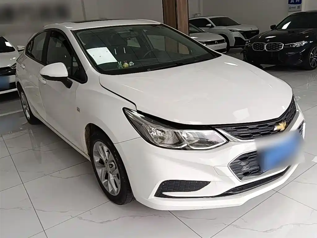 Chevrolet Cruze 2018 Hatchback 320 Automatic Pioneer Sunroof Edition фото 4