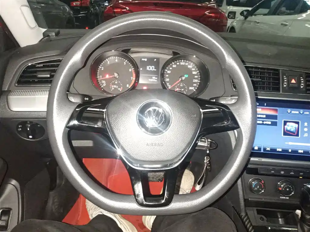 Volkswagen Lamando 2017 230TSI DSG Trend Edition фото 11