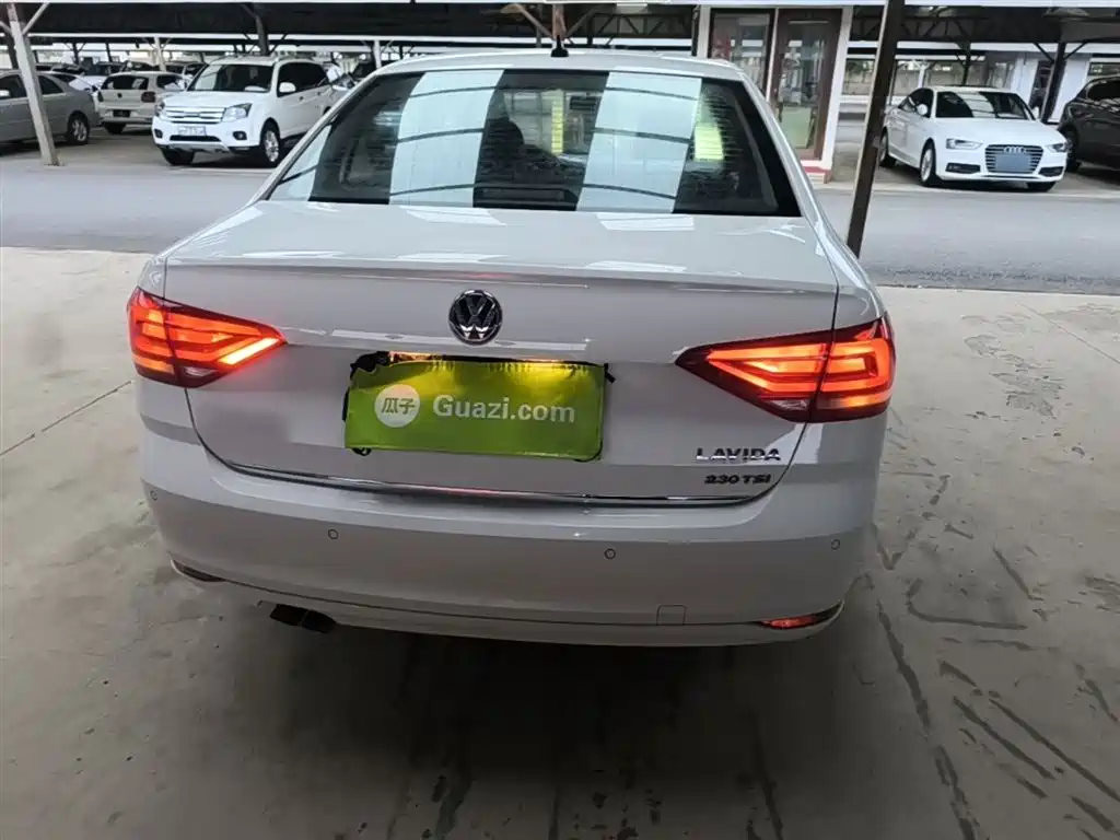 Volkswagen Lavida 2017 230TSI DSG Comfort Edition фото 6