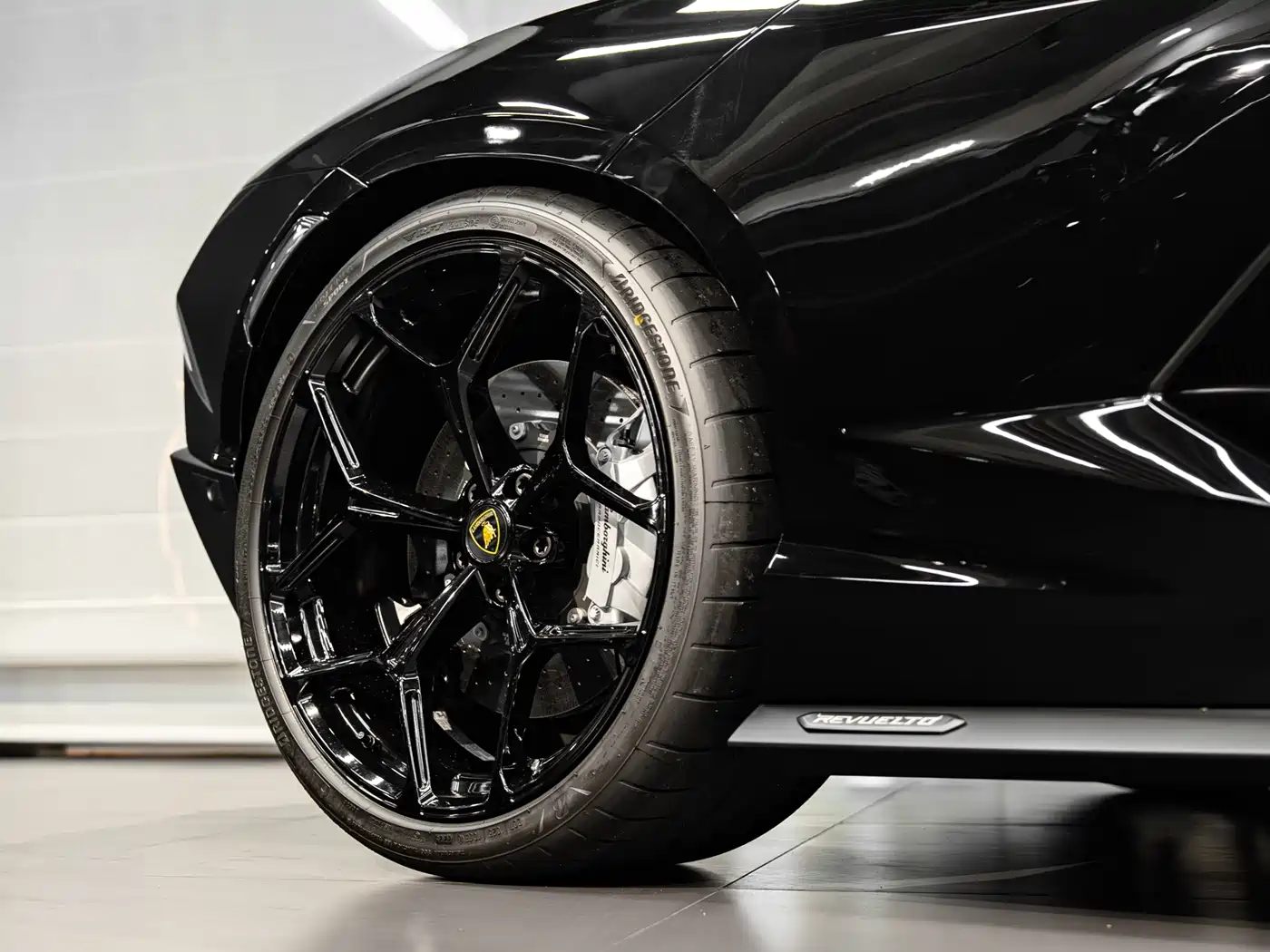 LAMBORGHINI REVUELTO