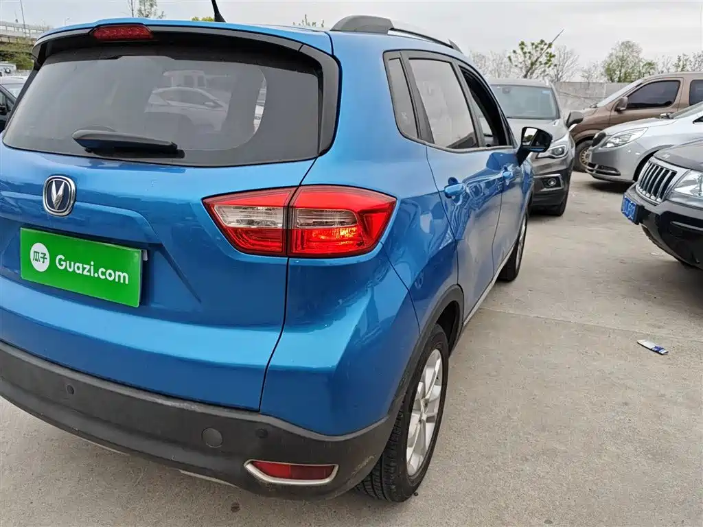 Фото 24 - Changan CS15