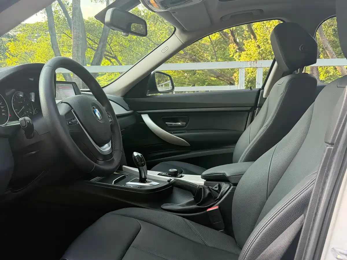 BMW 3 Series GT 2013 Model 320i Leading фото 6