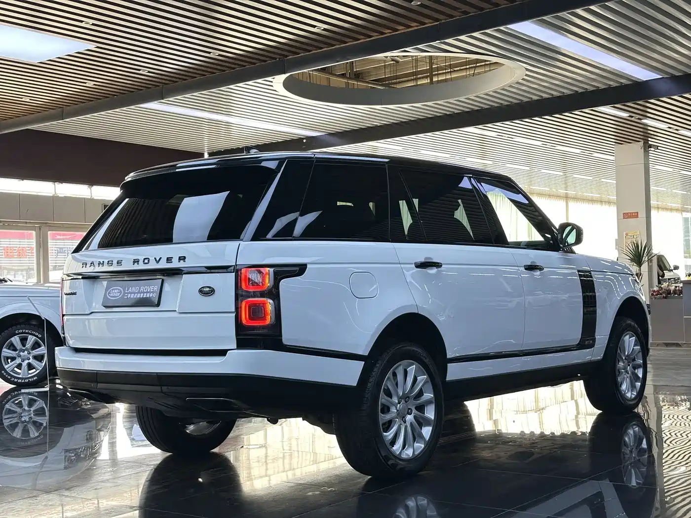 Land Rover Range Rover 2018 3.0 SC V6 Vogue Heritage Extended Edition фото 7